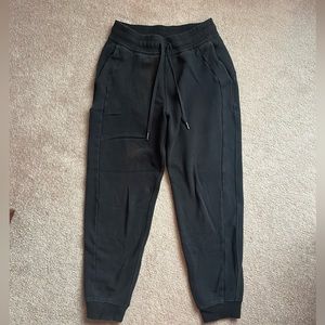 Lululemon Women’s Scuba Joggers